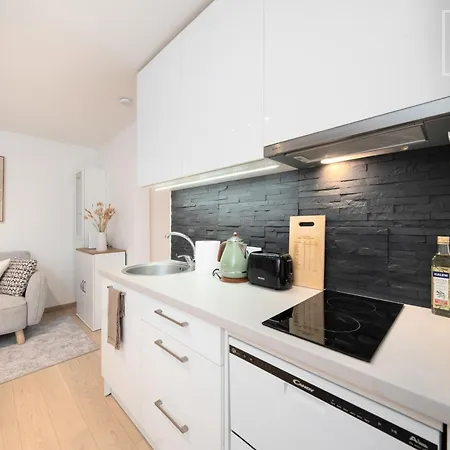 Quiet 2br, Free Parking, Workspace & Fast Wifi Апартаменты Таллин