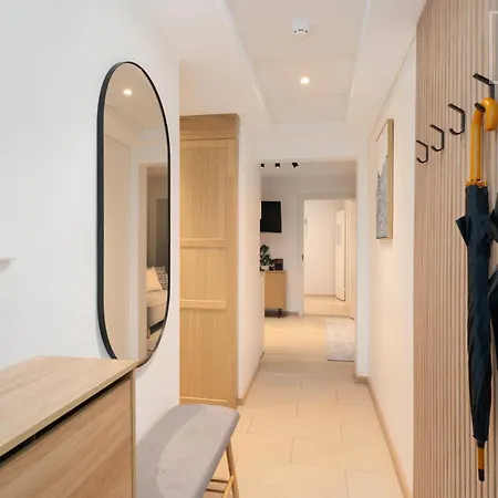 Апартаменты Quiet 2br, Free Parking, Workspace & Fast Wifi