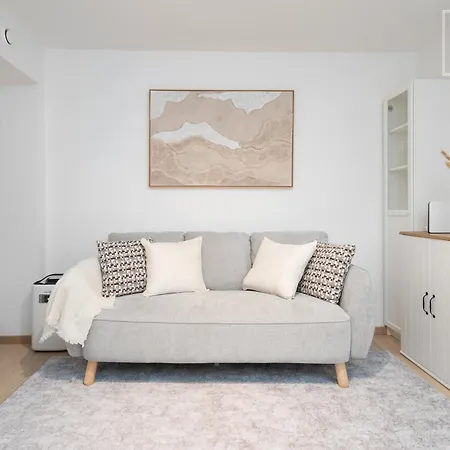 Апартаменты Quiet 2br, Free Parking, Workspace & Fast Wifi