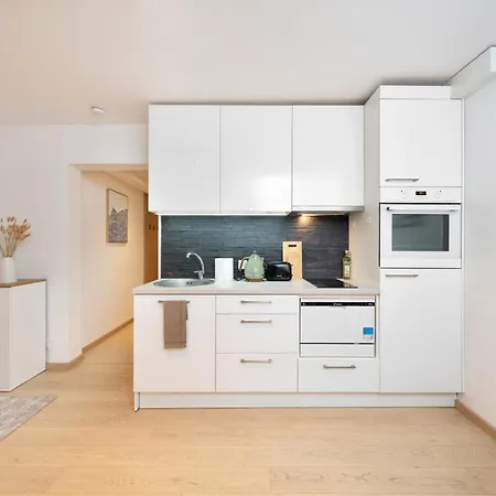 Quiet 2br, Free Parking, Workspace & Fast Wifi Апартаменты Таллин