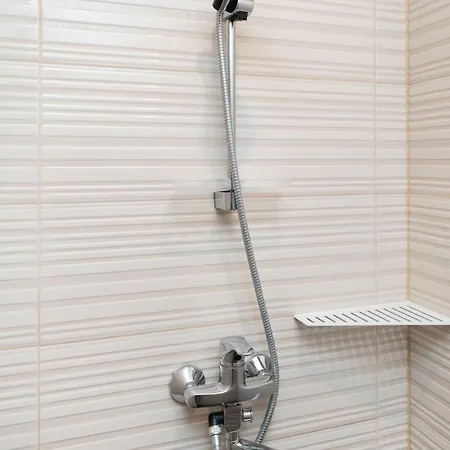 Quiet 2br, Free Parking, Workspace & Fast Wifi *