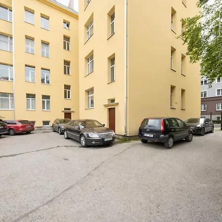 Quiet 2br, Free Parking, Workspace & Fast Wifi Апартаменты Таллин