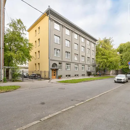 Quiet 2br, Free Parking, Workspace & Fast Wifi * Таллин