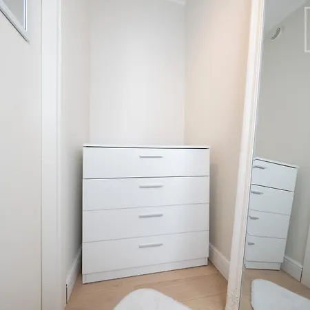 Quiet 2br, Free Parking, Workspace & Fast Wifi Апартаменты Таллин