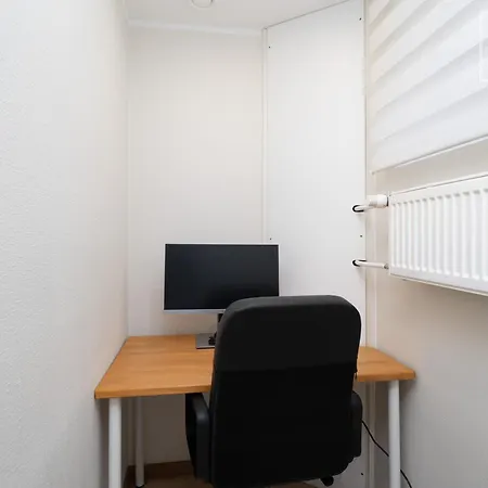 Апартаменты Quiet 2br, Free Parking, Workspace & Fast Wifi